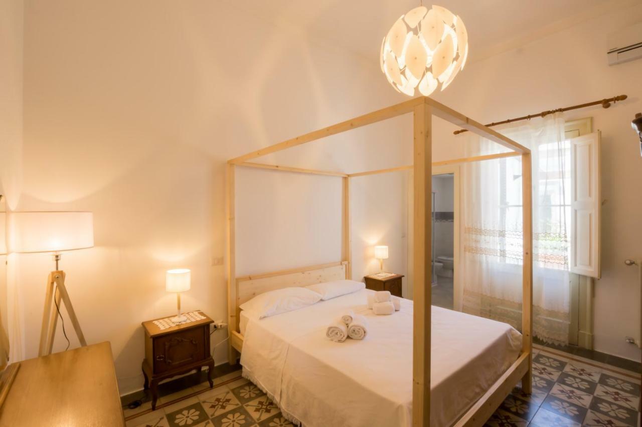 Palazzo Ashian Bed & Breakfast Акуарика дел Капо Екстериор снимка